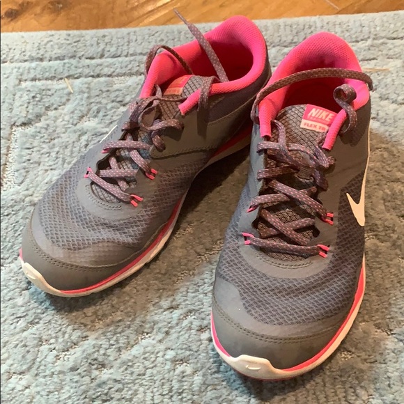 Nike - Picture 2 of 6